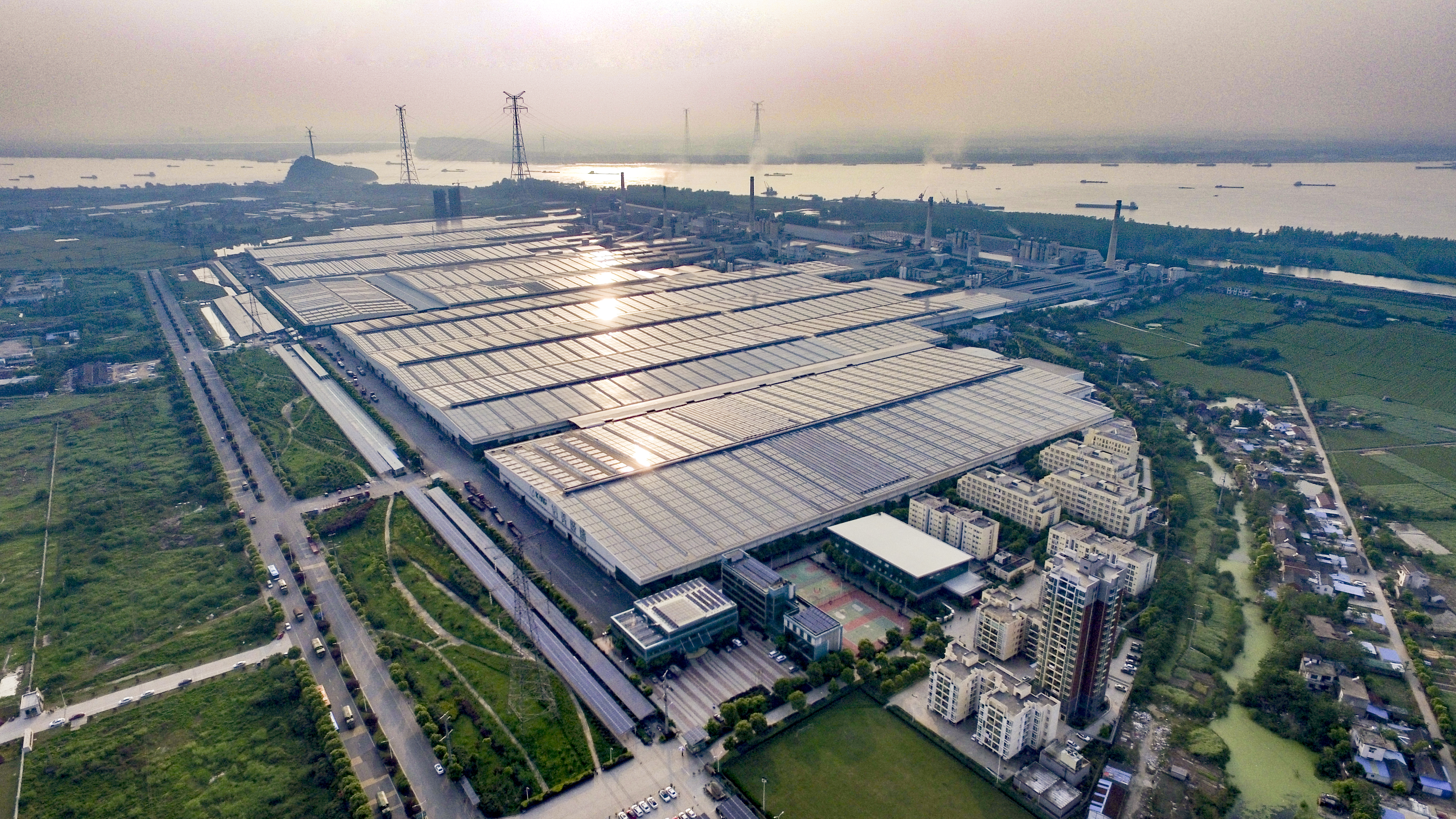 Xinyi Solar Holdings Ltd Stock
